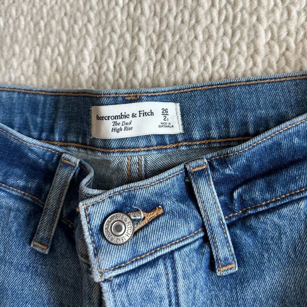 NEW Abercrombie High Rise The Dad Cowboy Jean Size 26 / 2 Short - Picture 3 of 11
